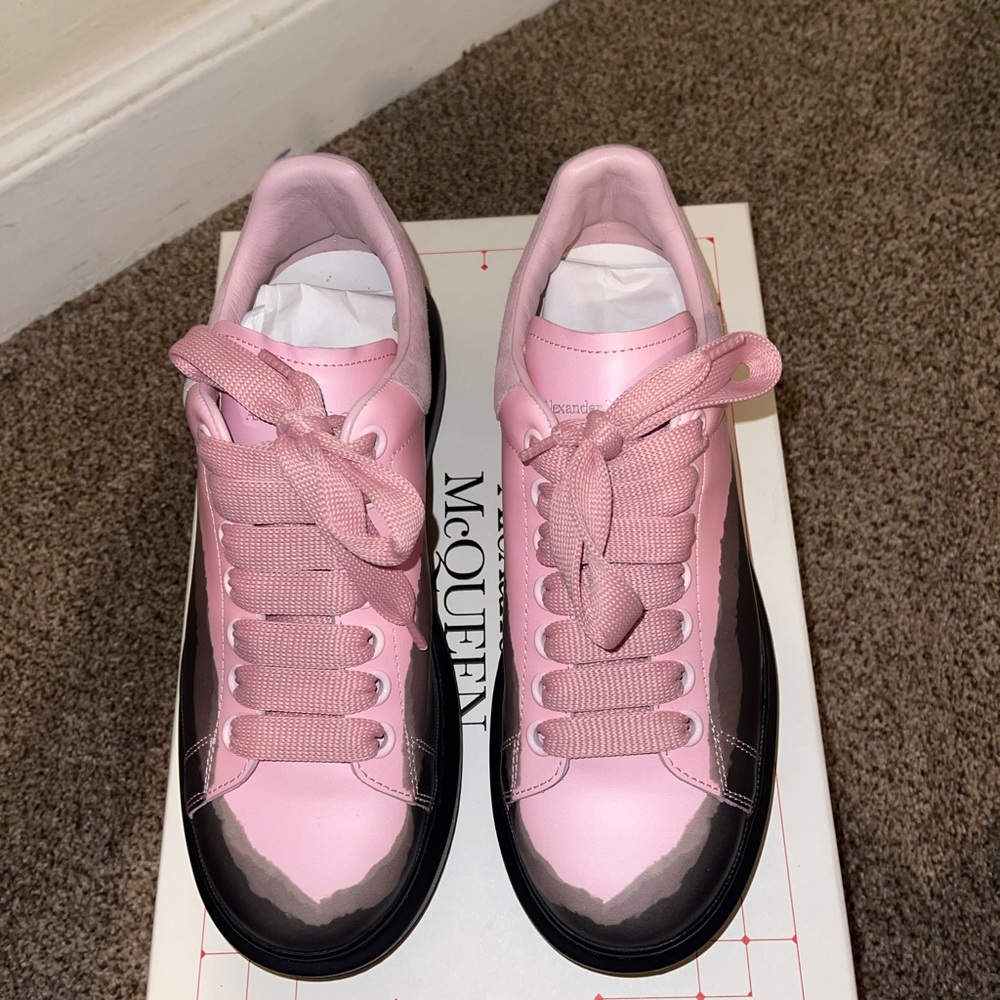Black/ pink size 39 (6) men sneaker